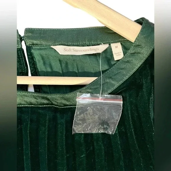 NWT Soft Surroundings Velvet Pleated Lace Bell Sleeve Tunic Blouse - Picture 2 of 4